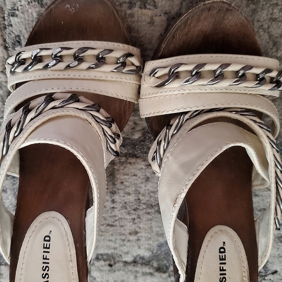 White Wedge Open Sandals - Picture 5 of 6